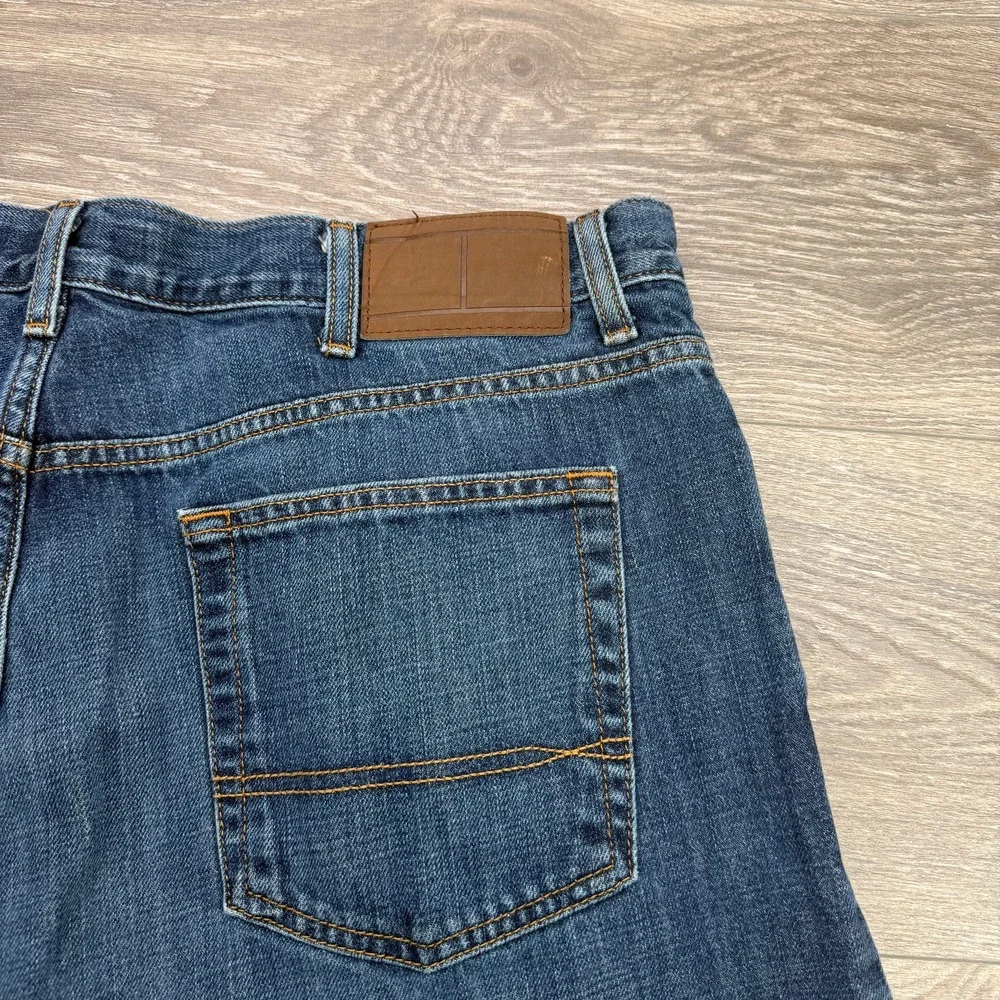Tommy Hilfiger Jeans Mens 38x32 Blue Baggy Straight Leg Zip Fly 5 Pocket Classic